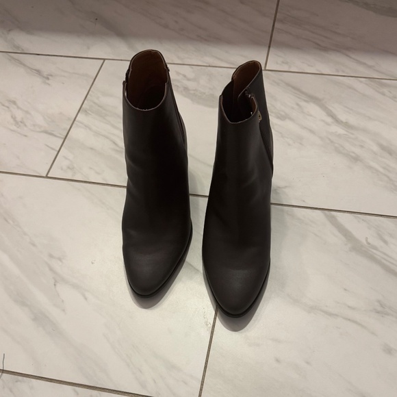 Calvin Klein - Picture 2 of 4